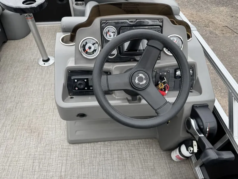 Slide: The Image of Tahoe SLT 18' Quad Lounge & Honda 60HP 4-Stroke EFI 2021 - 20