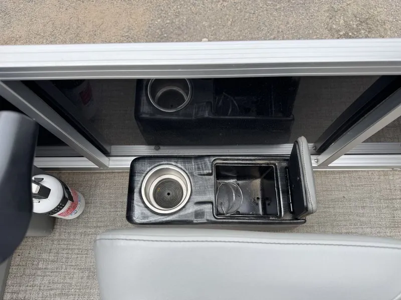 Slide: The Image of Tahoe SLT 18' Quad Lounge & Honda 60HP 4-Stroke EFI 2021 - 24