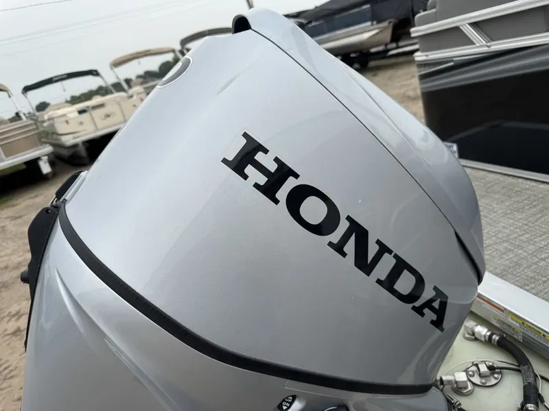 Slide: The Image of Tahoe SLT 18' Quad Lounge & Honda 60HP 4-Stroke EFI 2021 - 39