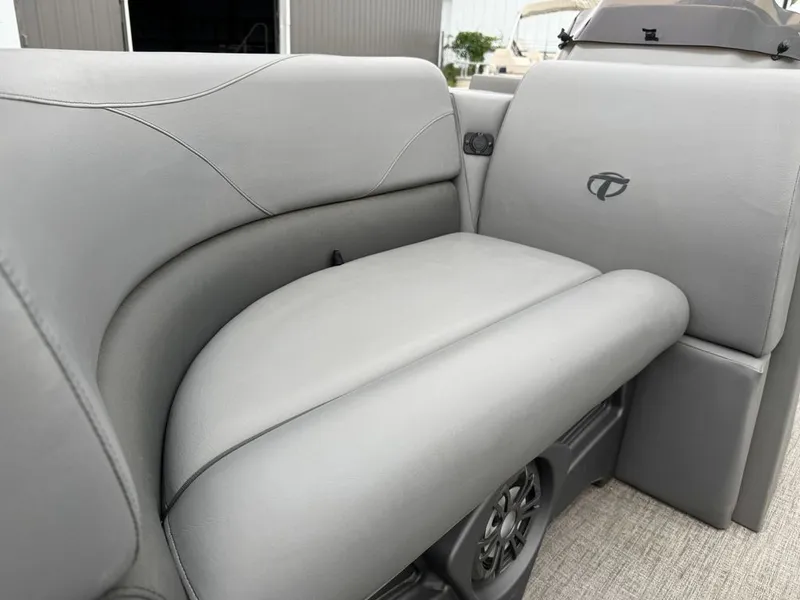 Slide: The Image of Tahoe SLT 18' Quad Lounge & Honda 60HP 4-Stroke EFI 2021 - 52