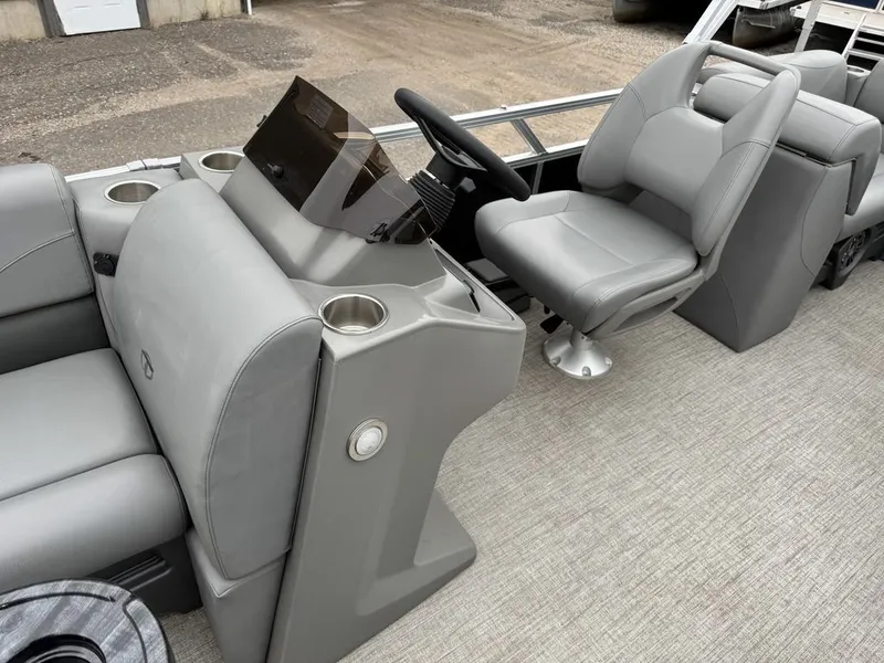Slide: The Image of Tahoe SLT 18' Quad Lounge & Honda 60HP 4-Stroke EFI 2021 - 8