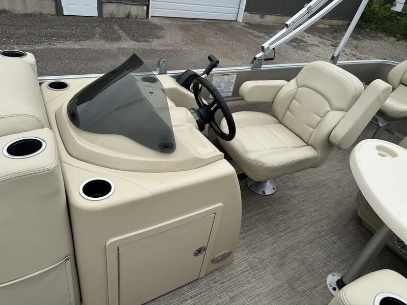 Slide: The Image of Sylvan 820 Cruise-N-Fish Pontoon 2017 - 13