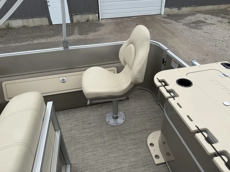 Slide: The Image of Sylvan 820 Cruise-N-Fish Pontoon 2017 - 28