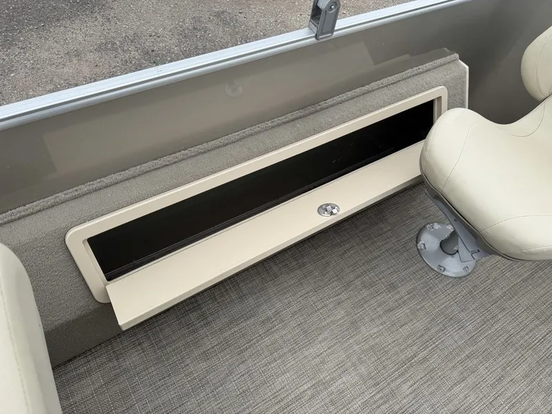 Slide: The Image of Sylvan 820 Cruise-N-Fish Pontoon 2017 - 35