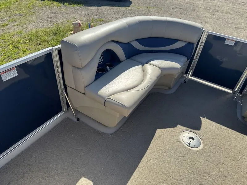 Slide: The Image of Sylvan 820 Cruise Pontoon 2016 - 12