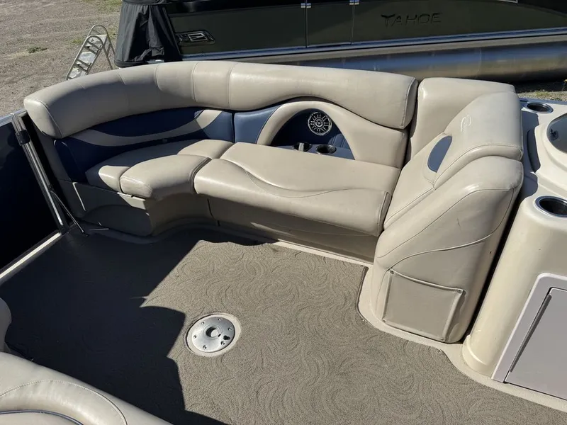 Slide: The Image of Sylvan 820 Cruise Pontoon 2016 - 13