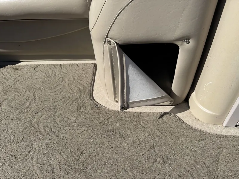 Slide: The Image of Sylvan 820 Cruise Pontoon 2016 - 14