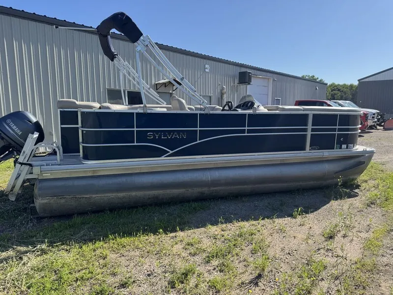 Slide: The Image of Sylvan 820 Cruise Pontoon 2016 - 15