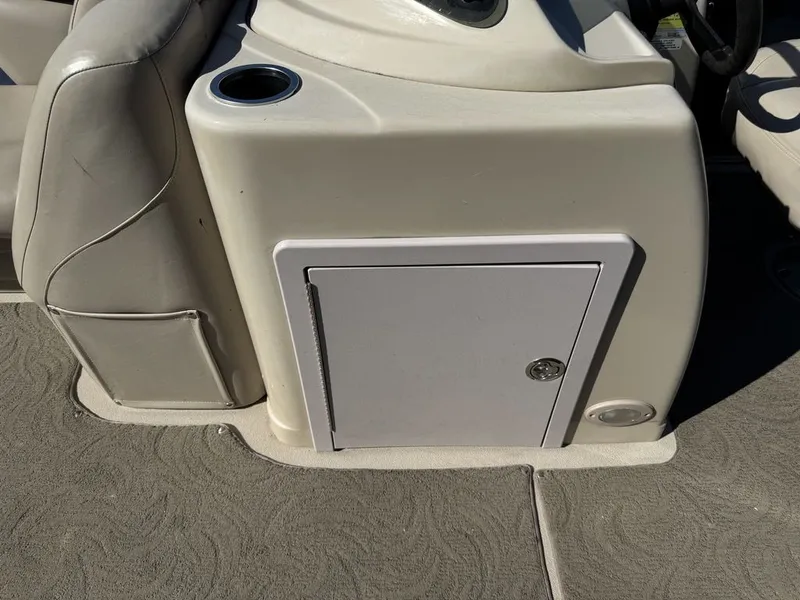 Slide: The Image of Sylvan 820 Cruise Pontoon 2016 - 18