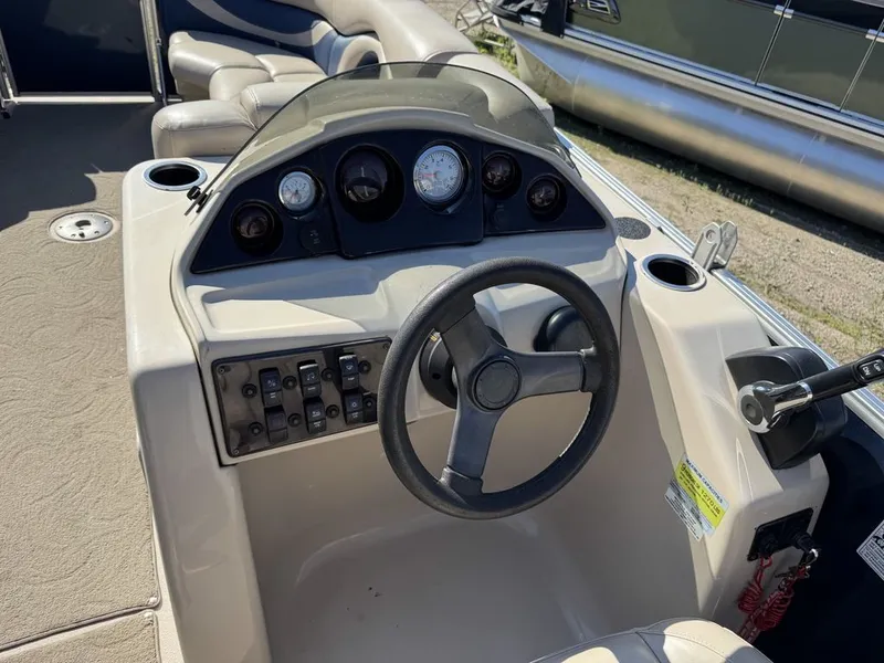 Slide: The Image of Sylvan 820 Cruise Pontoon 2016 - 20