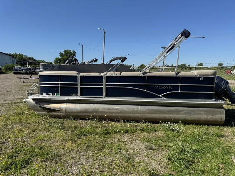 Slide: The Image of Sylvan 820 Cruise Pontoon 2016 - 26