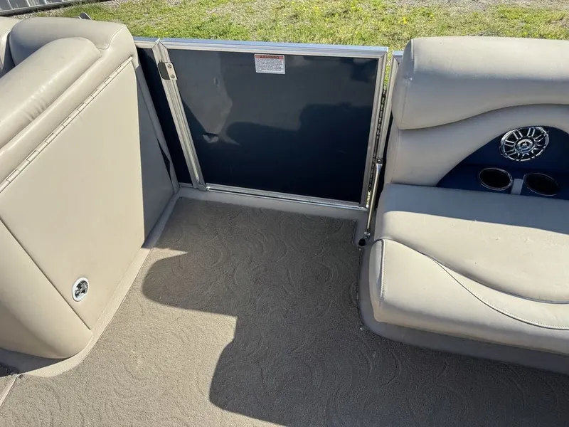 Slide: The Image of Sylvan 820 Cruise Pontoon 2016 - 28