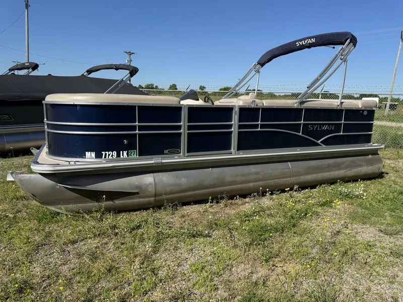 Slide: The Image of Sylvan 820 Cruise Pontoon 2016 - 38