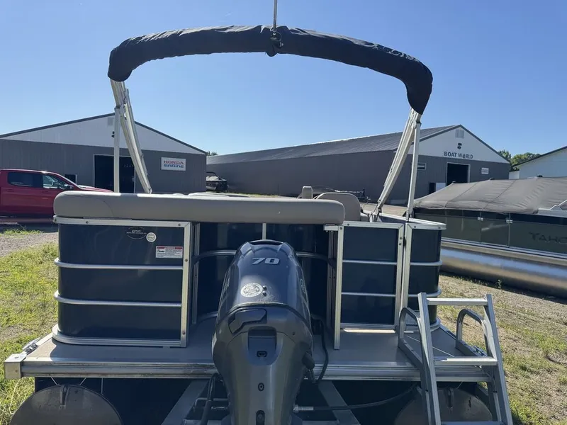 Slide: The Image of Sylvan 820 Cruise Pontoon 2016 - 42