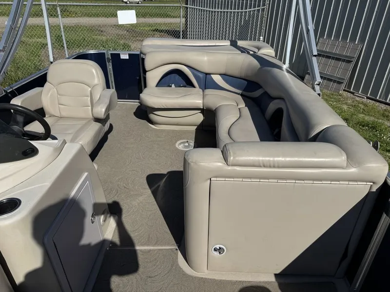 Slide: The Image of Sylvan 820 Cruise Pontoon 2016 - 6