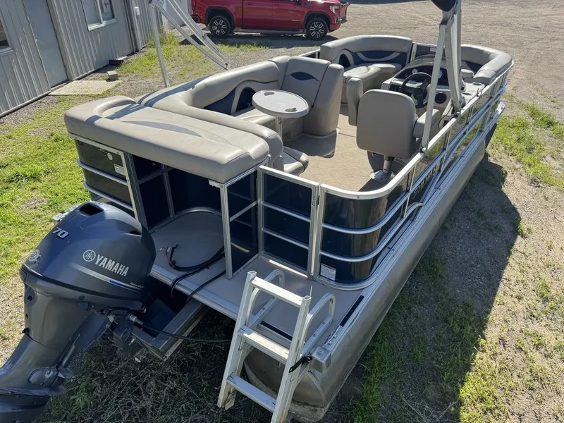 Slide: The Image of Sylvan 820 Cruise Pontoon 2016 - 8