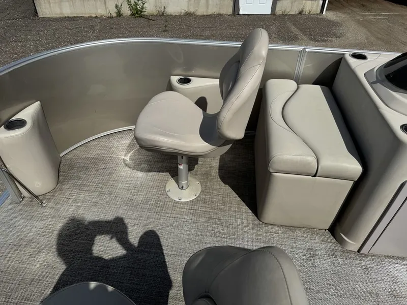 Slide: The Image of Sylvan 820 4-PT Pontoon 2016 - 10