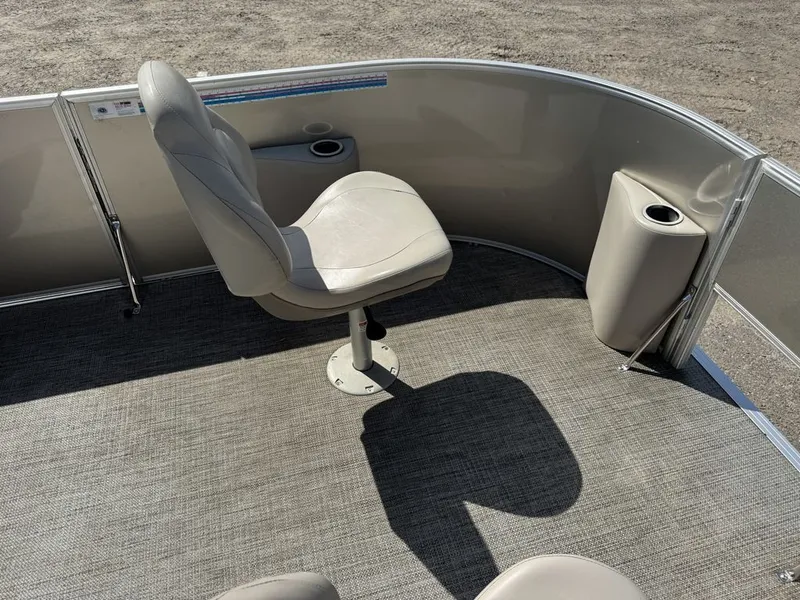 Slide: The Image of Sylvan 820 4-PT Pontoon 2016 - 11