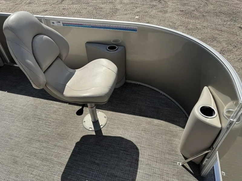 Slide: The Image of Sylvan 820 4-PT Pontoon 2016 - 12