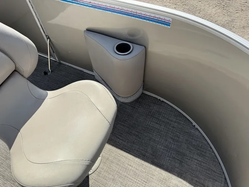 Slide: The Image of Sylvan 820 4-PT Pontoon 2016 - 14