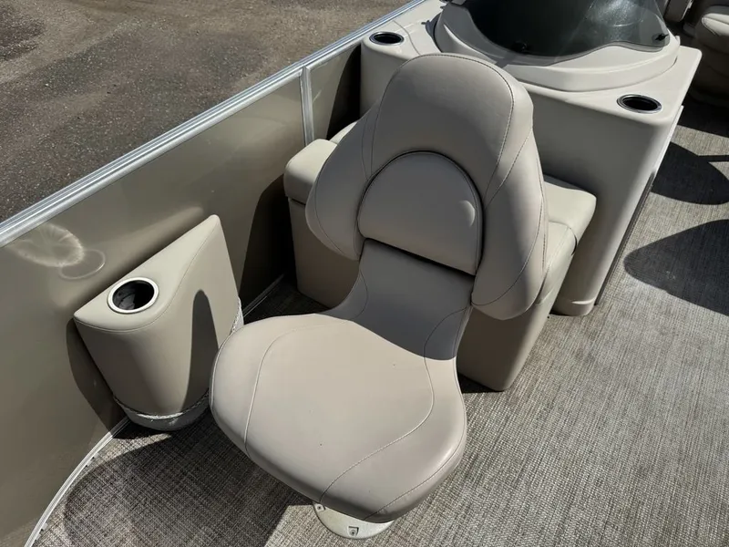 Slide: The Image of Sylvan 820 4-PT Pontoon 2016 - 17