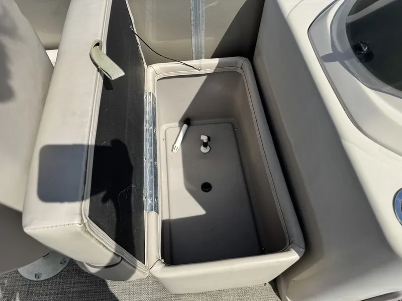 Slide: The Image of Sylvan 820 4-PT Pontoon 2016 - 19