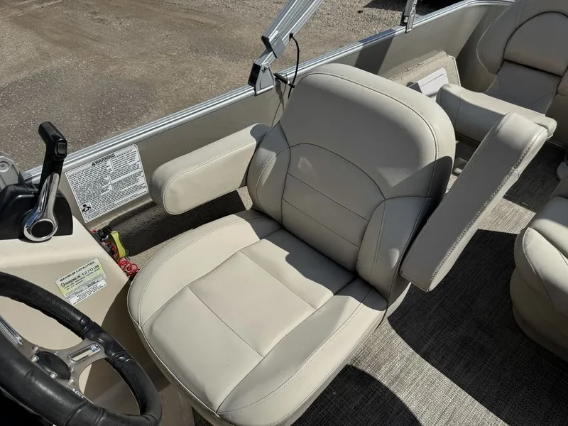 Slide: The Image of Sylvan 820 4-PT Pontoon 2016 - 22