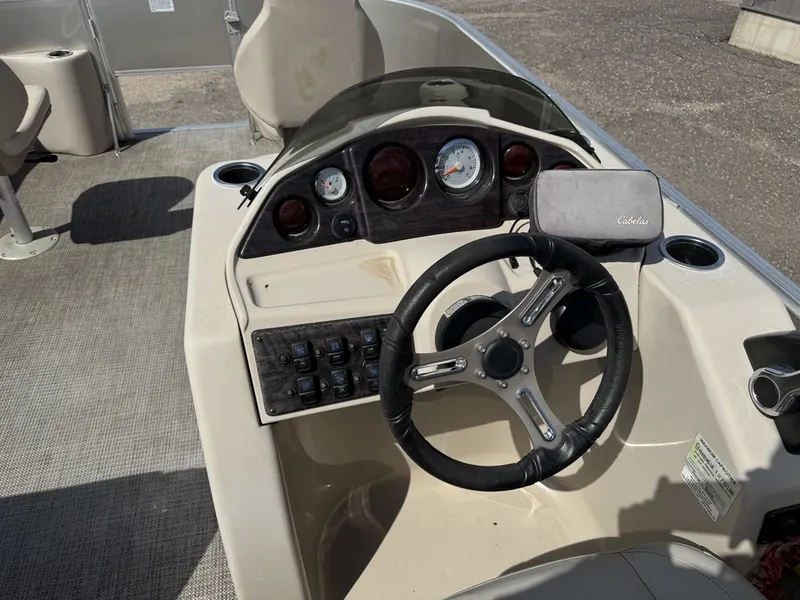 Slide: The Image of Sylvan 820 4-PT Pontoon 2016 - 23