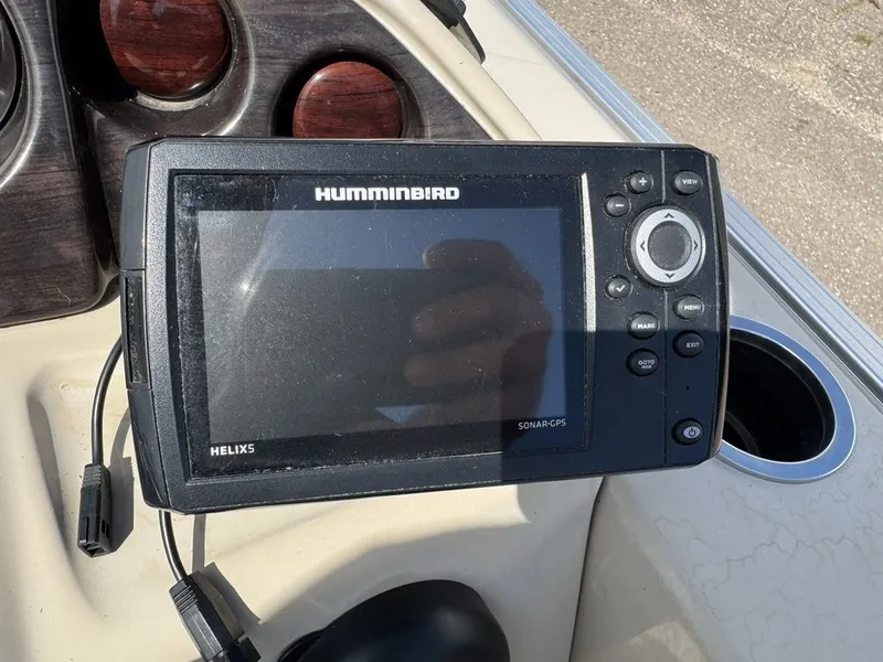 Slide: The Image of Sylvan 820 4-PT Pontoon 2016 - 25