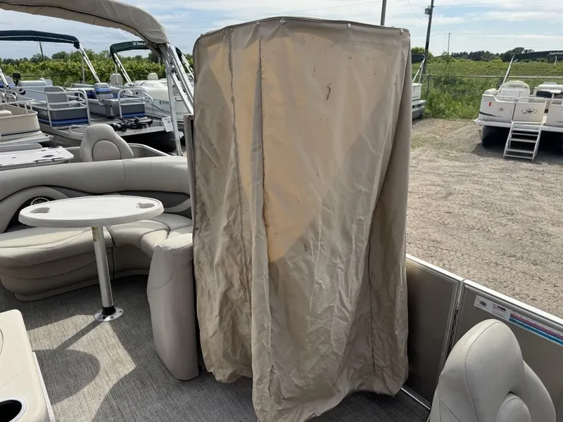 Slide: The Image of Sylvan 820 4-PT Pontoon 2016 - 31