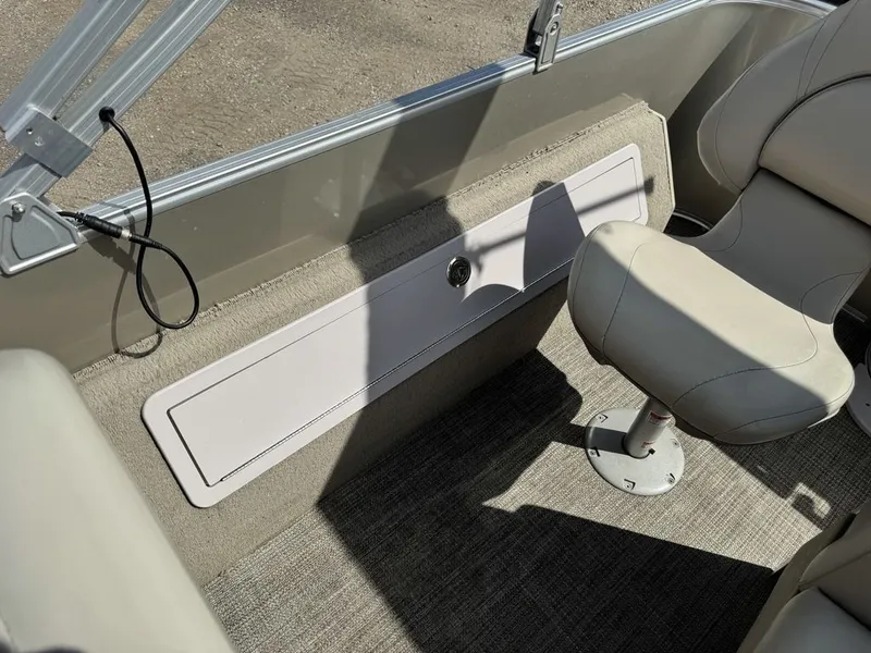 Slide: The Image of Sylvan 820 4-PT Pontoon 2016 - 33