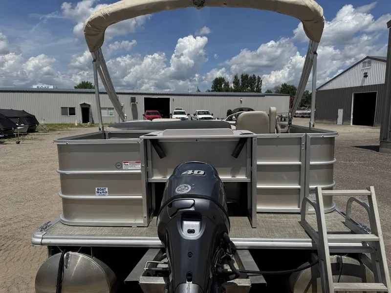 Slide: The Image of Sylvan 820 4-PT Pontoon 2016 - 36