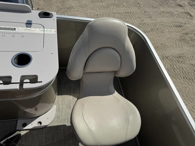 Slide: The Image of Sylvan 820 4-PT Pontoon 2016 - 38