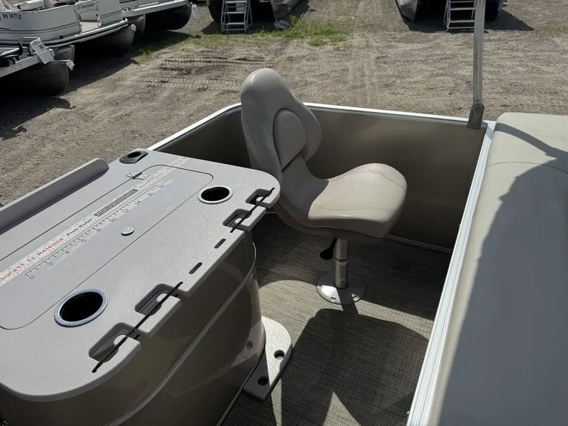 Slide: The Image of Sylvan 820 4-PT Pontoon 2016 - 42