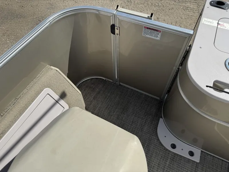 Slide: The Image of Sylvan 820 4-PT Pontoon 2016 - 43