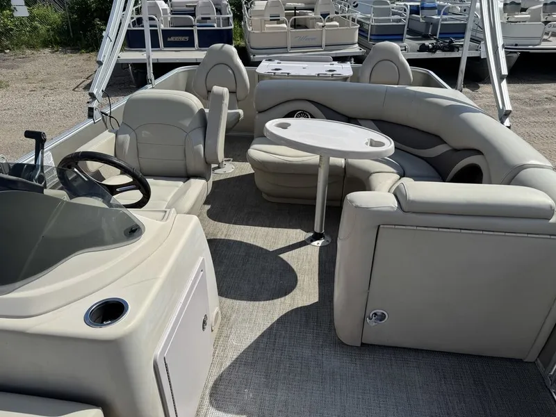 Slide: The Image of Sylvan 820 4-PT Pontoon 2016 - 5