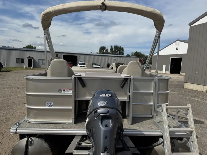 Slide: The Image of Sylvan 820 4-PT Pontoon 2016 - 8