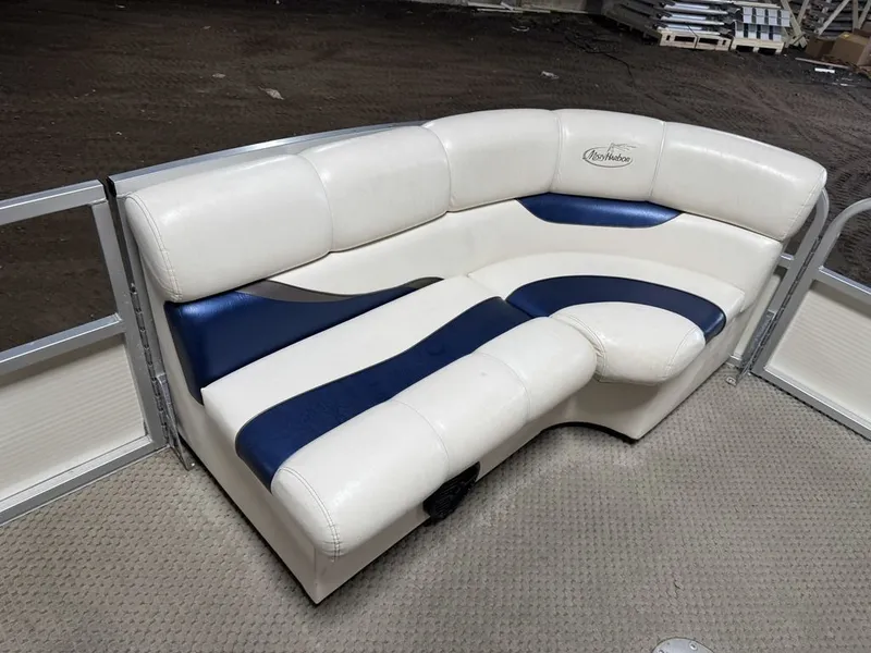 Slide: The Image of Misty Harbor 2285 GM Pontoon 2005 - 18