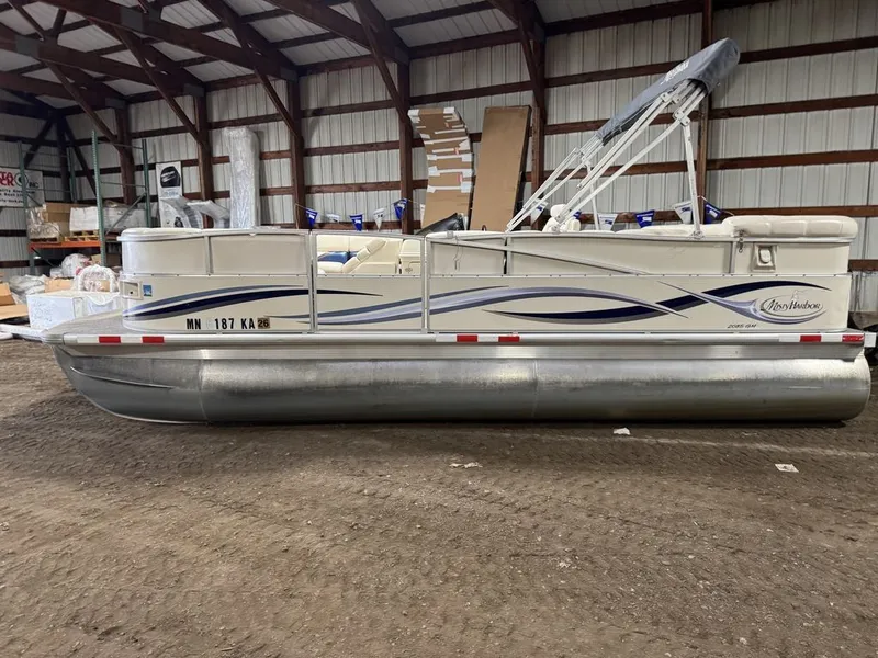 Slide: The Image of Misty Harbor 2285 GM Pontoon 2005 - 19