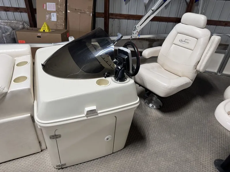 Slide: The Image of Misty Harbor 2285 GM Pontoon 2005 - 20