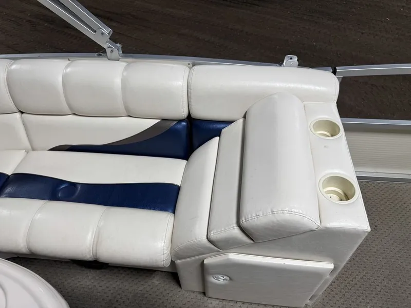 Slide: The Image of Misty Harbor 2285 GM Pontoon 2005 - 32