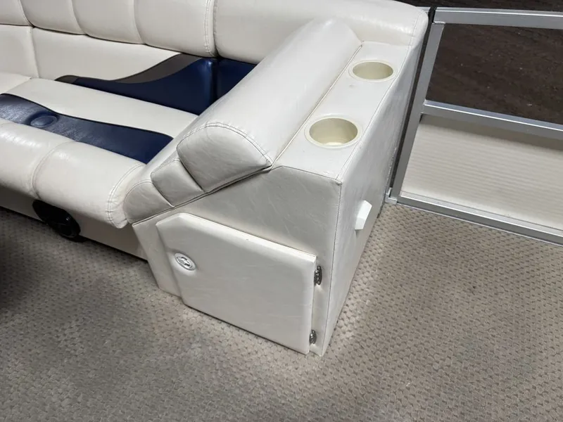 Slide: The Image of Misty Harbor 2285 GM Pontoon $14,995 2005 - 31