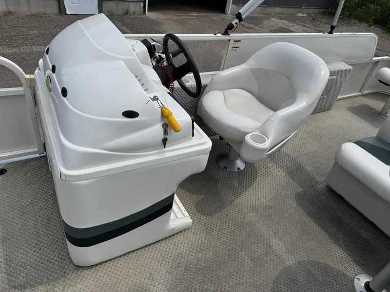 Slide: The Image of Starcraft Limited 200 4-PT Pontoon 2006 - 10