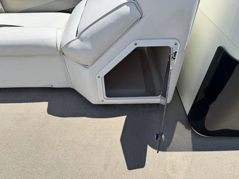 Slide: The Image of Weeres 220 Sun Deck SE Pontoon 2003 - 13