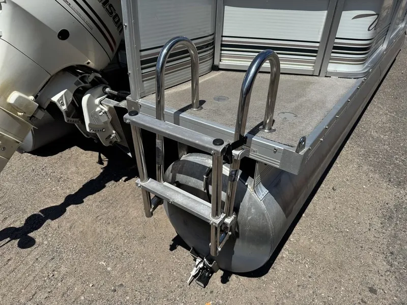 Slide: The Image of Weeres 220 Sun Deck SE Pontoon 2003 - 48