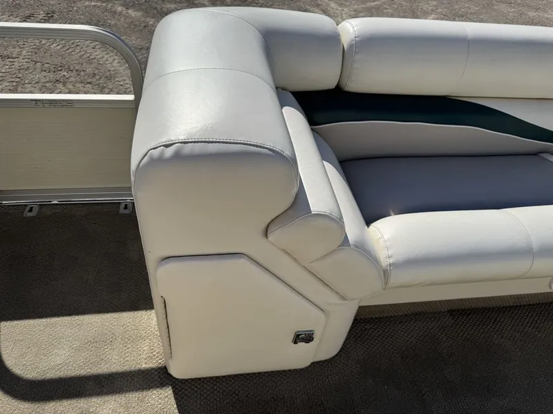 Slide: The Image of Bennington 2275 LX Pontoon 1998 - 12