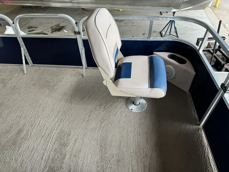 Slide: The Image of Weeres Cadet 200 2012 - 16