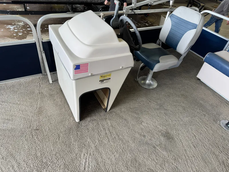 Slide: The Image of Weeres Cadet 200 2012 - 20