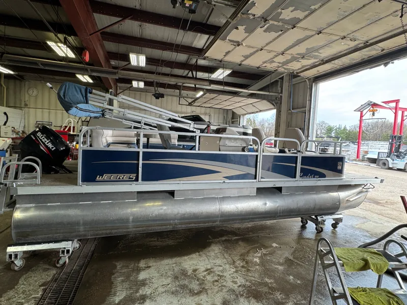 Slide: The Image of Weeres Cadet 200 2012 - 41