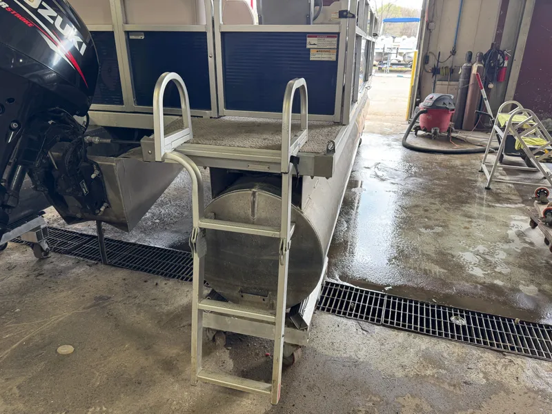 Slide: The Image of Weeres Cadet 200 2012 - 47